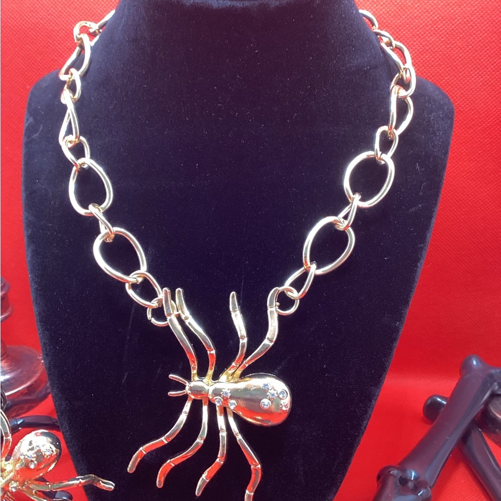 50% Off! For 3 Days!   NWOT - Classy & Sassy Gold Spider Set !!!!!  BRAND NEW! - Picture 4 of 6